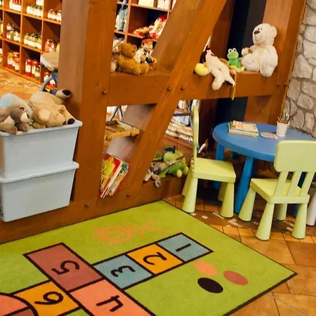 ホテル Szafran チェラチ