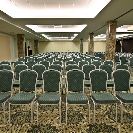 ホテル Szafran 4*